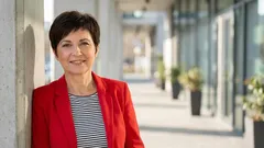 So trägst du gewagte Farben: 3 Styling-Tricks, um mutig auszusehen, ohne dein Outfit zu ruinieren